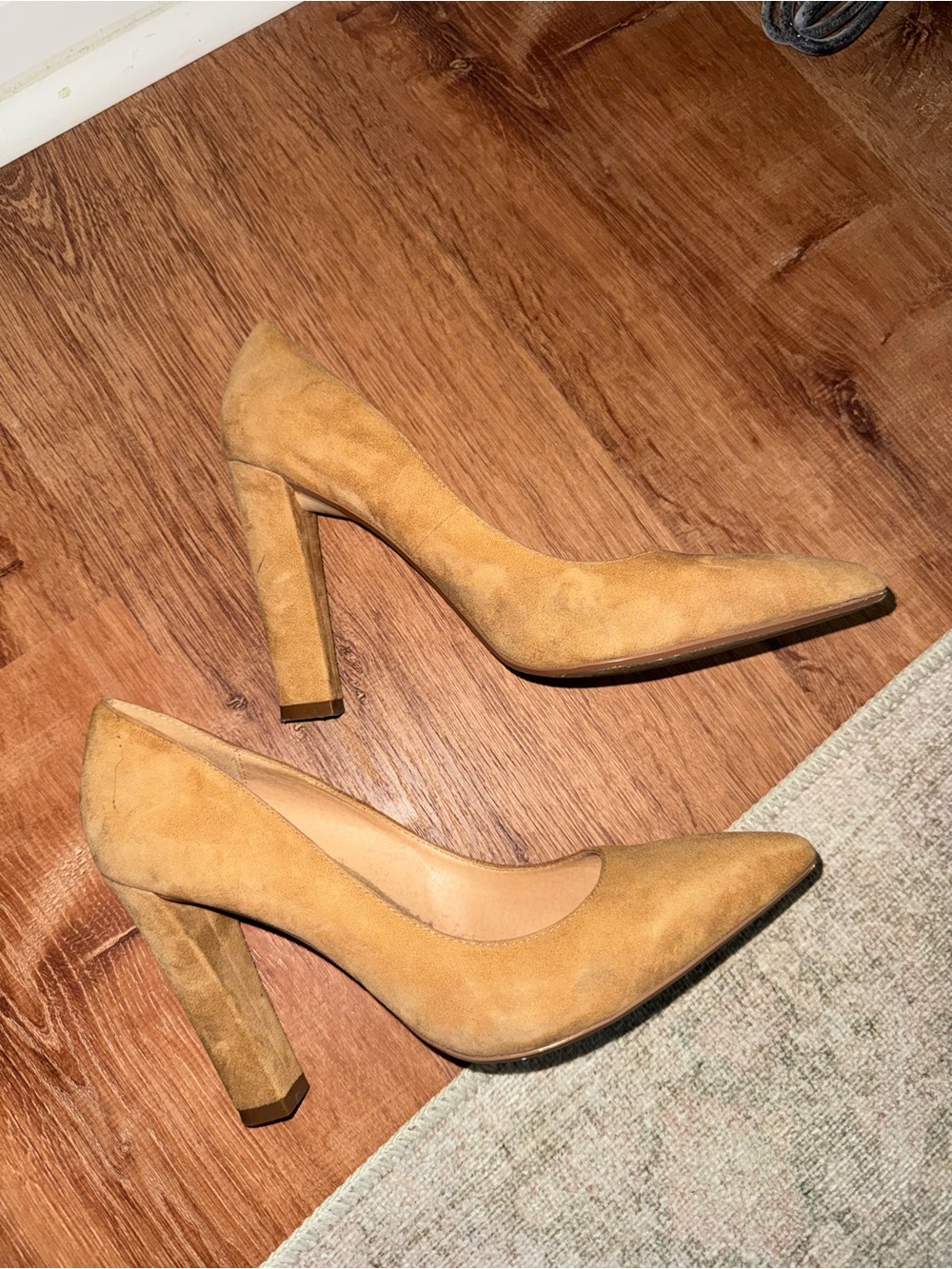 Steve Madden Tan Suede Pointed Toe Block Heel Pumps